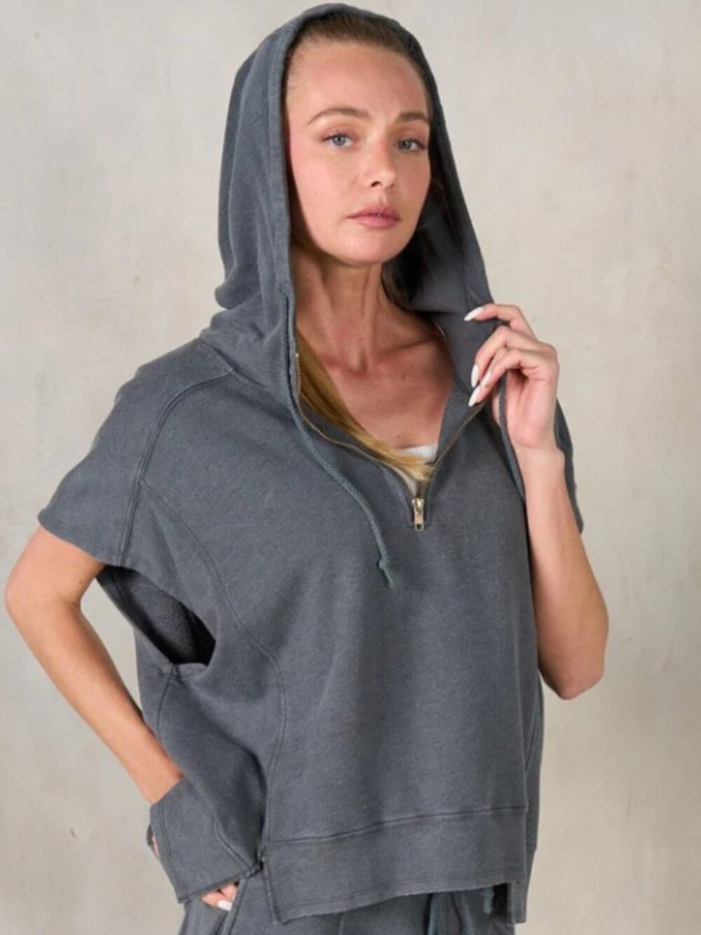 LABIZ Half Zip-Up Sleeveless Hoodie